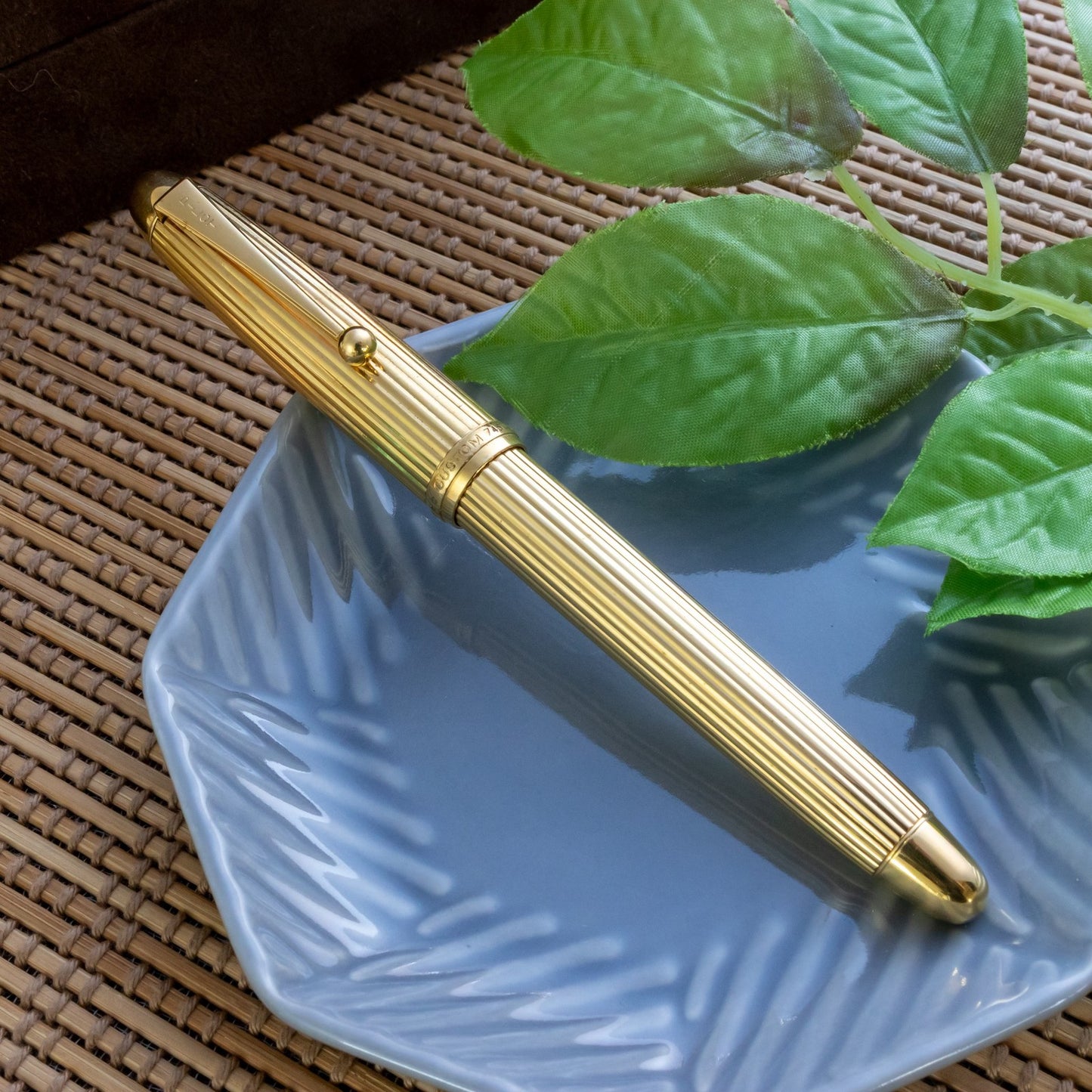 Pilot Custom 745 Gold Pinstripe 18K #10 Gold F Nib Fountain Pen