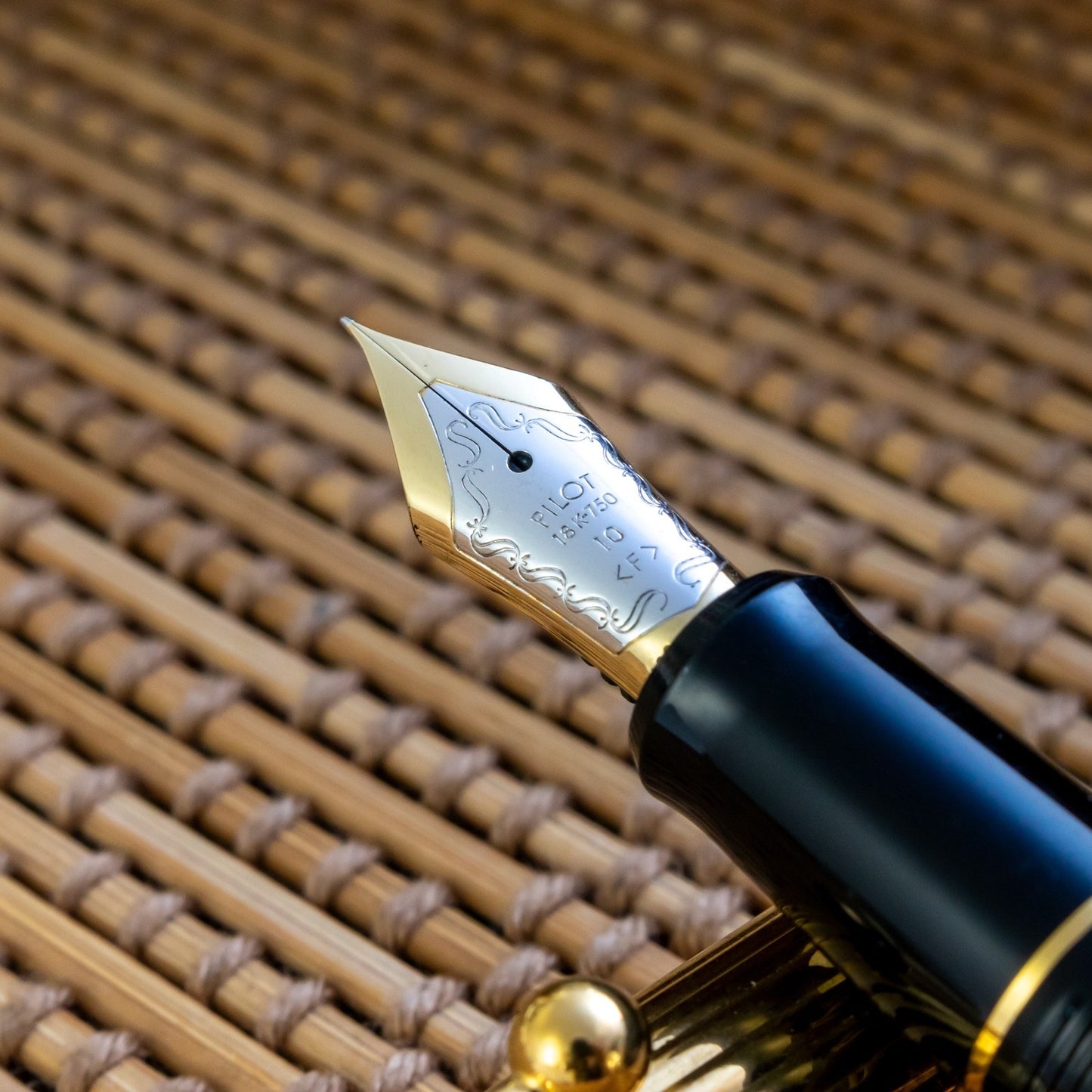 Pilot Custom 745 Gold Pinstripe 18K #10 Gold F Nib Fountain Pen
