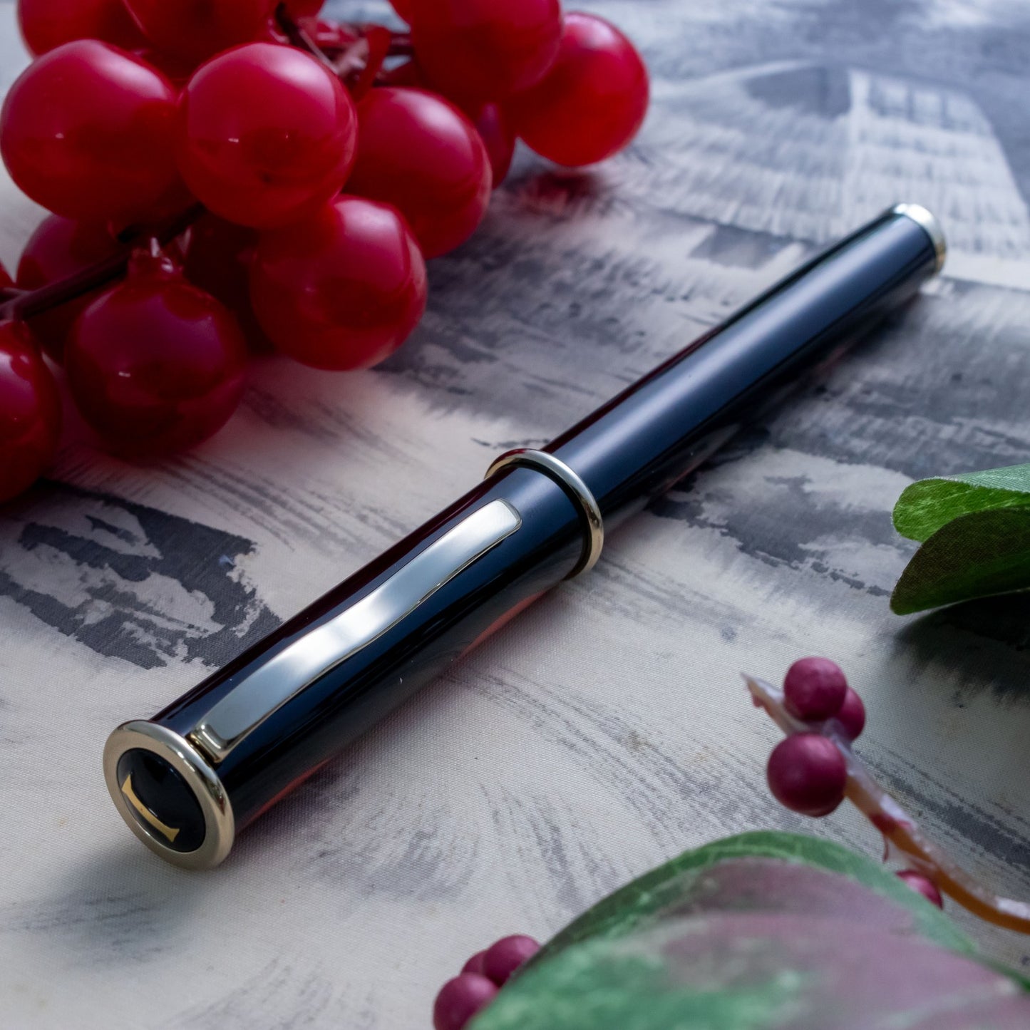 Sailor 85th Anniversary Theta Club Red Urushi 21K H-M Nib Fountain Pen