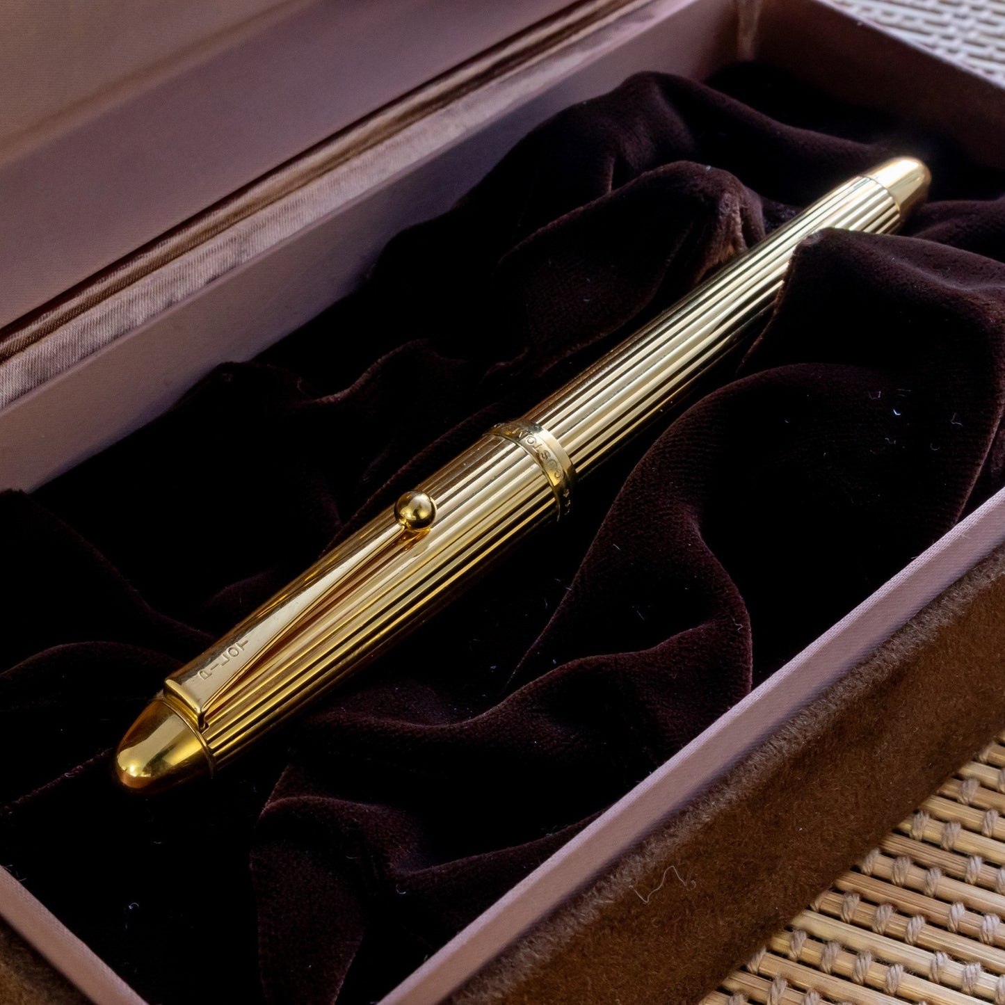 Pilot Custom 745 Gold Pinstripe 18K #10 Gold F Nib Fountain Pen