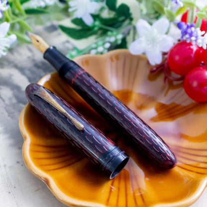 VINTAGE 1940s Kamakura-bori Urushi Semi-Flex Nib Fountain Pen