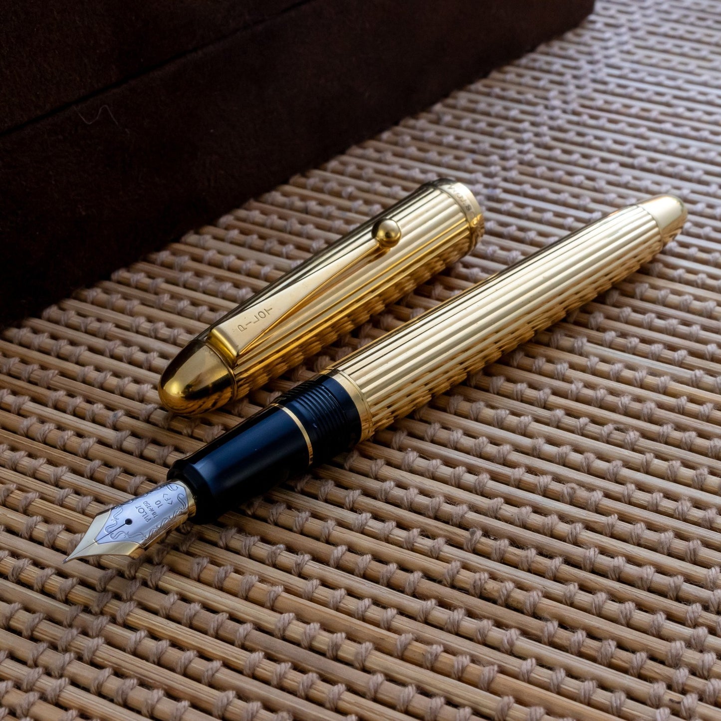 Pilot Custom 745 Gold Pinstripe 18K #10 Gold F Nib Fountain Pen