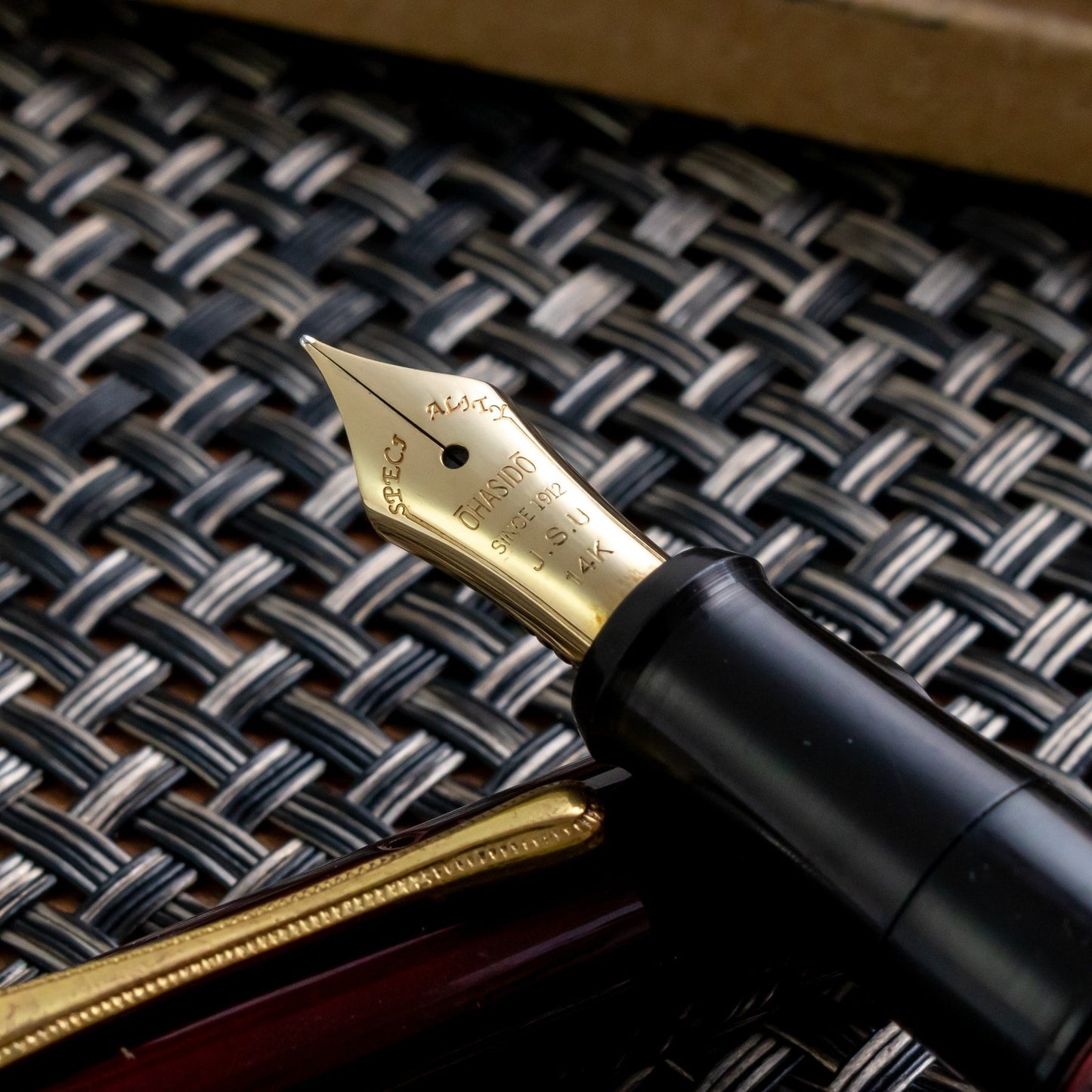 Ohashido Urushi Akatame-Nuri Ebonite Nagahara 14K B Nib Fountain Pen