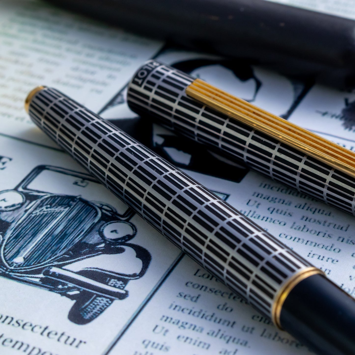 Rare 1970s Pilot Deluxe Chekered Metal Nib Fountain Pen