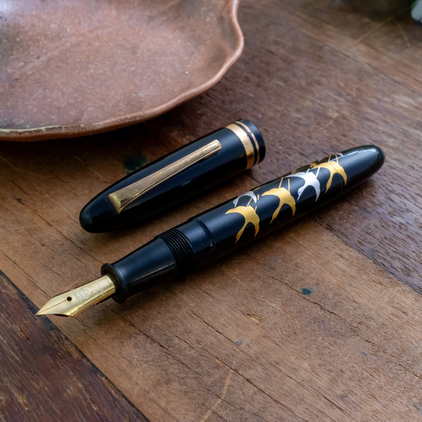 Nishio Ebonite Urushi Crane Maki-e Fountain Pen 14KT Iridium Nib Japan